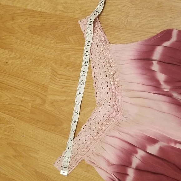 💥3 for $10💥 Forever 21 Pink Tie Dye Style Flowy Crop Top with Crochet V-Neck - Picture 4 of 8